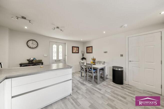 4 bed Link Detached House for sale Image 9