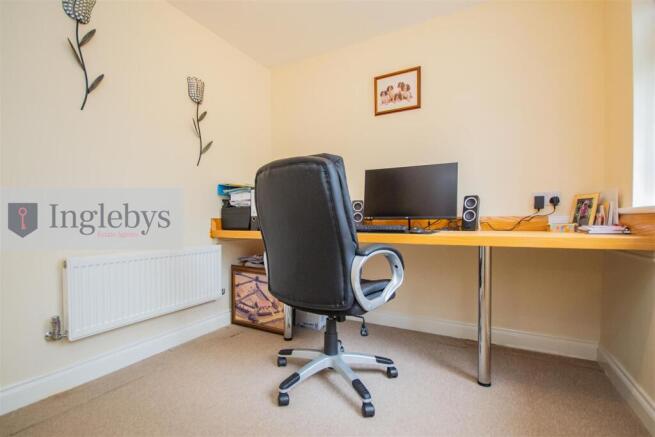 4 bed Detached for sale Image 5