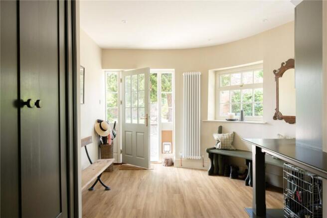 6 bed Detached for sale Image 8