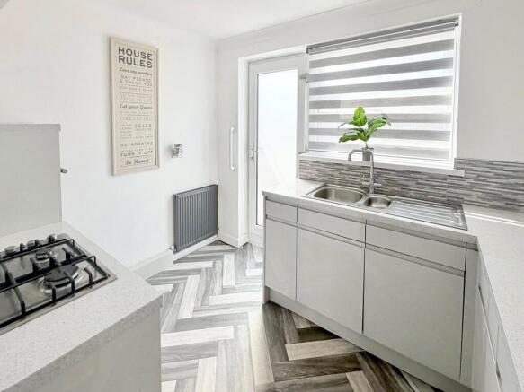 3 bed Semi-Detached for sale Image 10