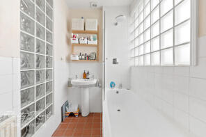 71, Gibson Gardens, Hackney, London N16 7HD