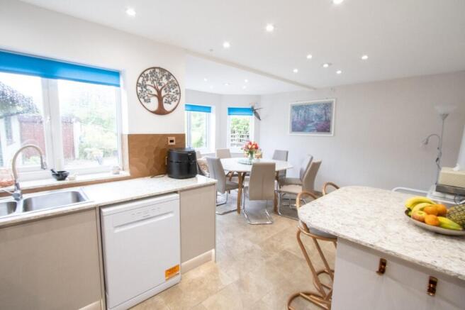 4 bed Semi-Detached for sale Image 5