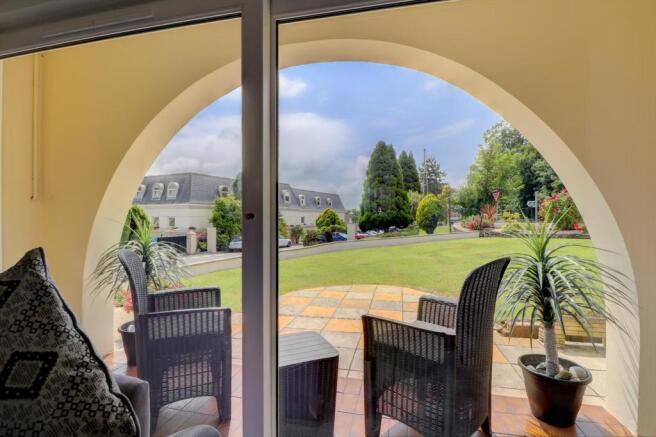 Front porch seating area.jpg