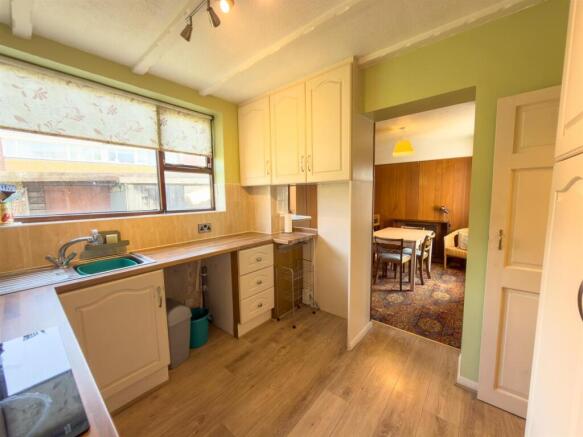 4 bed Semi-Detached for sale Image 9
