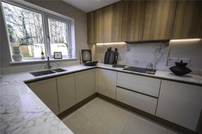 4 bed Link Detached House for sale Image 5