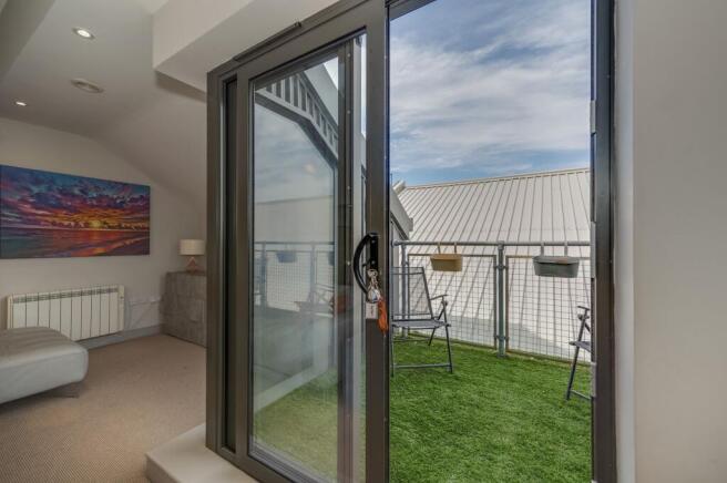 2 bed Flat for sale Image 12
