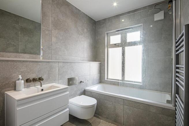 4 bed Flat for sale Image 10