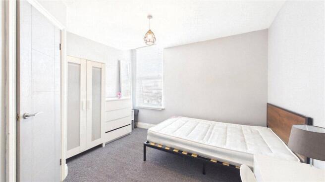 12 bed Apartment to rent Image 9