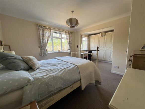 4 Ashley Way bed 1.JPG