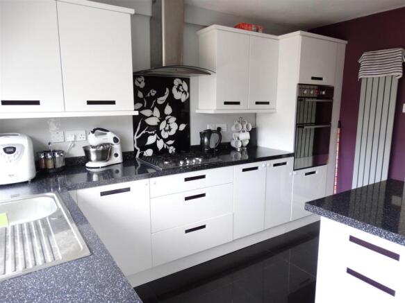 KITCHEN /