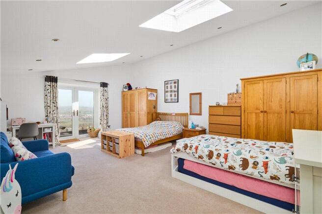 4 bed Link Detached House for sale Image 10