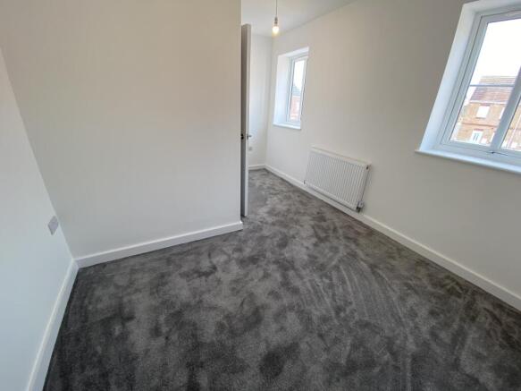 2 bed Semi-Detached to rent Image 8