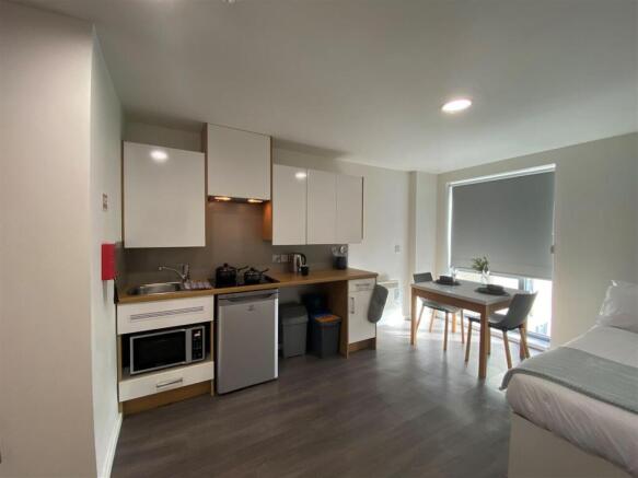 Studio to rent Image 9