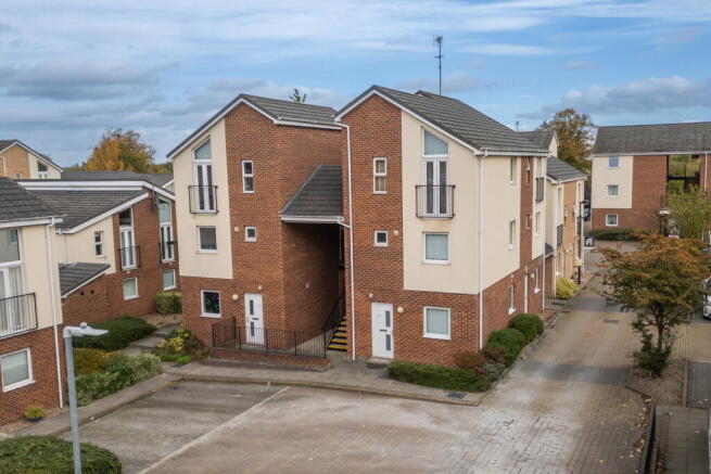 2-bed flat on Clog Mill Gardens, Selby, YO8 3EH, £120,000