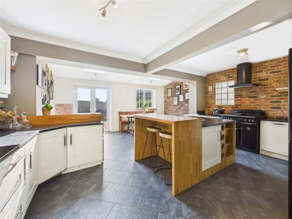 72a Green Lane KITCHEN v1.jpg