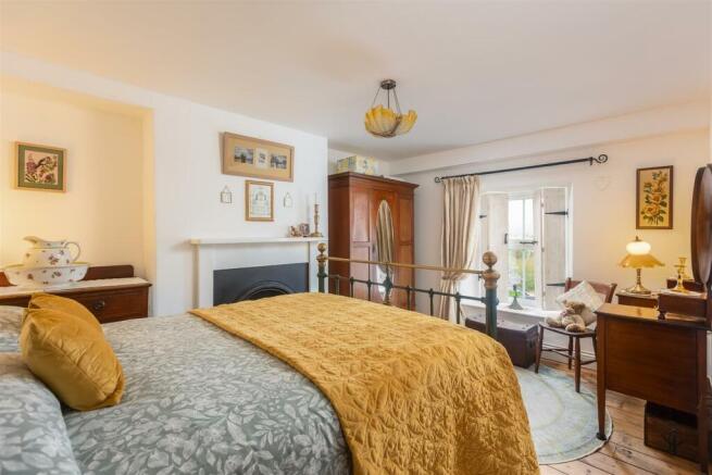 Hill Cottages 6 Bedroom 1-1.jpg