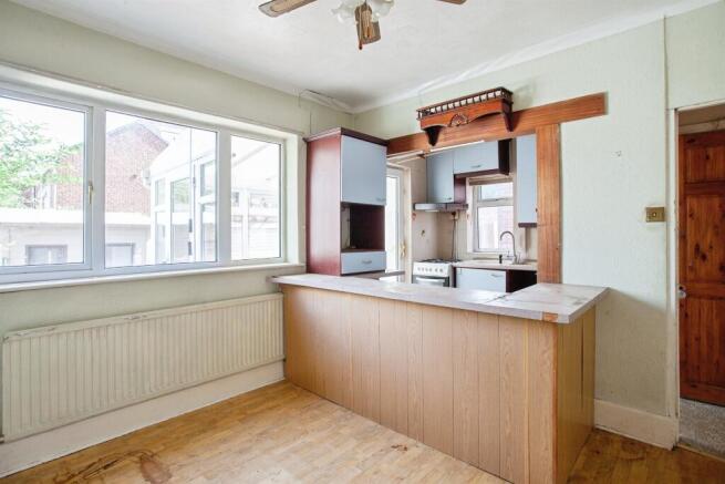 3 bed Semi-Detached for sale Image 8