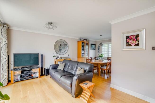 Oaktree Close 25-17.jpg