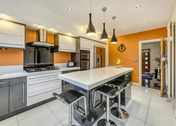58 Birches Road-kitchen2.jpg