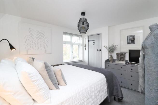bedroom 1.JPG