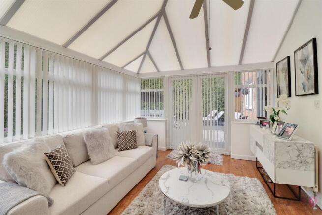 4 bed Detached for sale Image 11