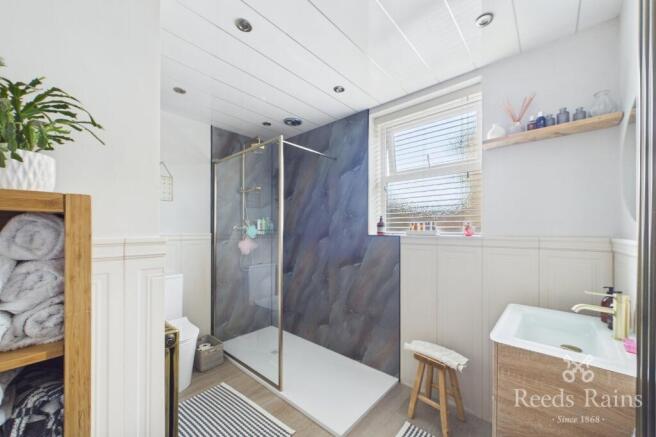 2 bed Apartment for sale Image 4