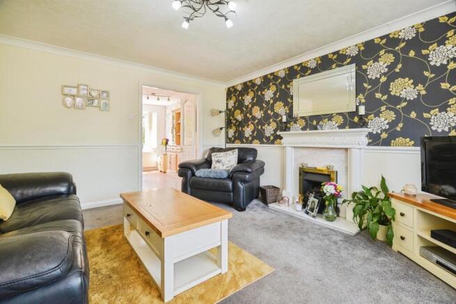 3 bed Semi-Detached for sale Image 4