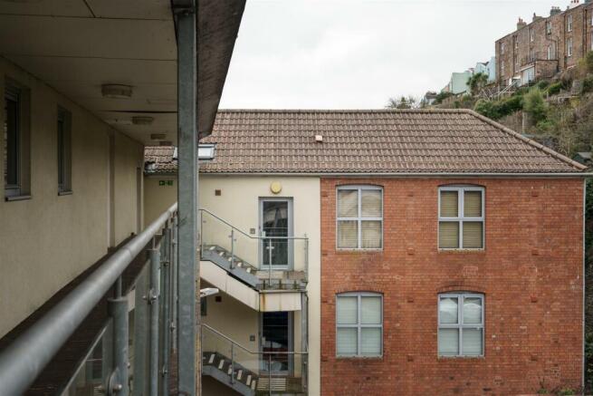 Apt U Redcliffe Exterior -1-4.jpg