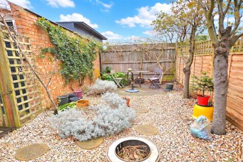 Rowntree Road, near the Green