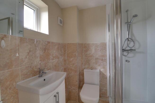 Ensuite to Bed 1