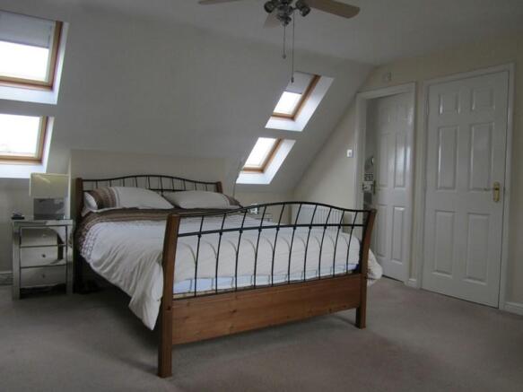 PRINCIPAL BEDROOM