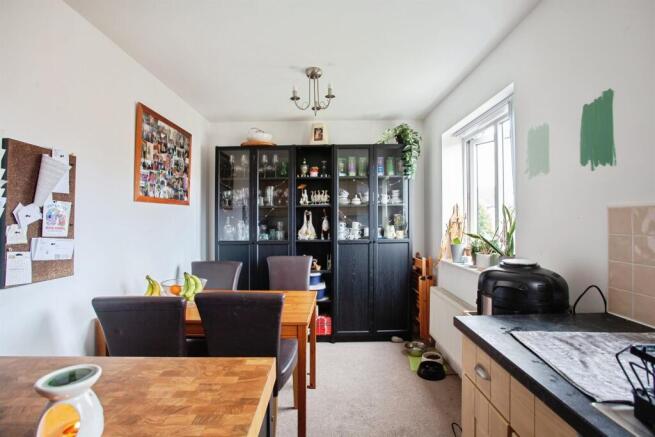 3 bed Semi-Detached for sale Image 10