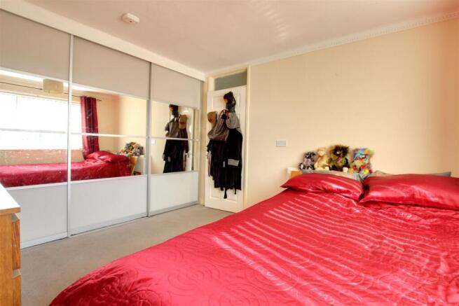 2 bed Flat for sale Image 8