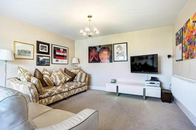 LOUNGE B