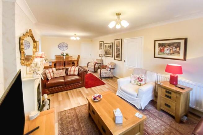 Lounge/Dining Room