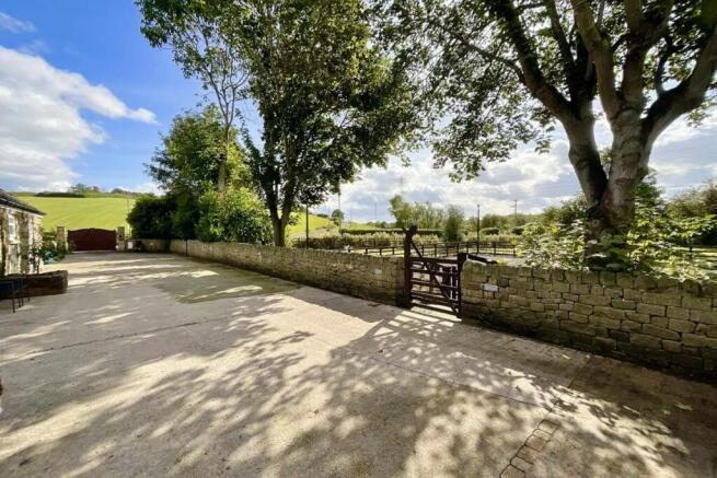 Electric Gated Entra