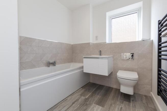 5 bed Detached for sale Image 11