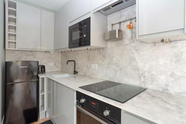 81914_Flat 3 4 Boutflower Road (10)_low.jpg