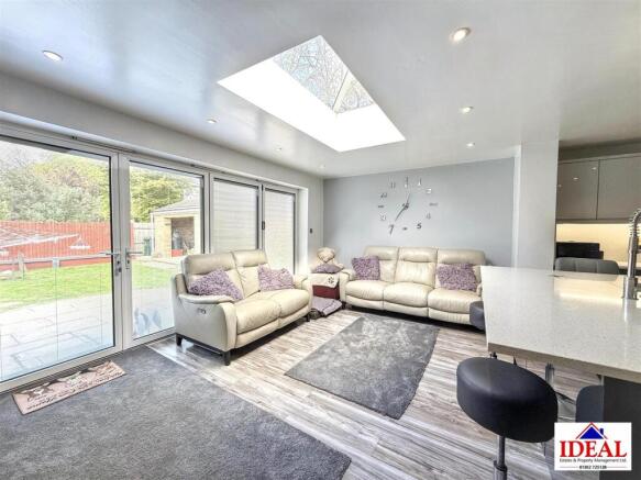 4 bed Detached Bungalow for sale Image 4