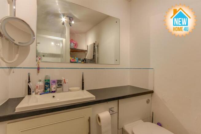 FAMILY BATHROOM: