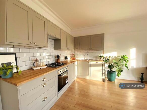Brand New Howdens Kitchen With Dishwasher.
