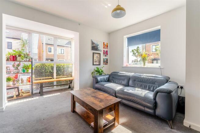 26 Strawberry Drive Yatton updated kitchen and liv