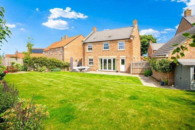 4 bed Detached for sale Image 7