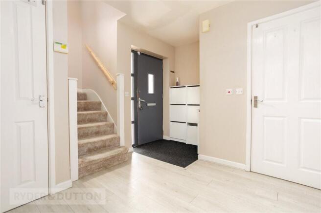 5 bed Semi-Detached for sale Image 4