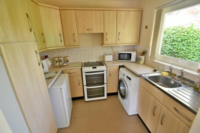 Mountbatten Drive, Ferndown, BH22 photo 4