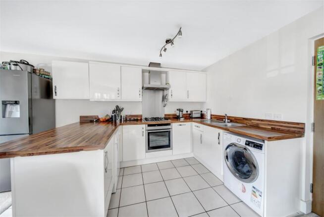 KITCHEN/LIVING AREA