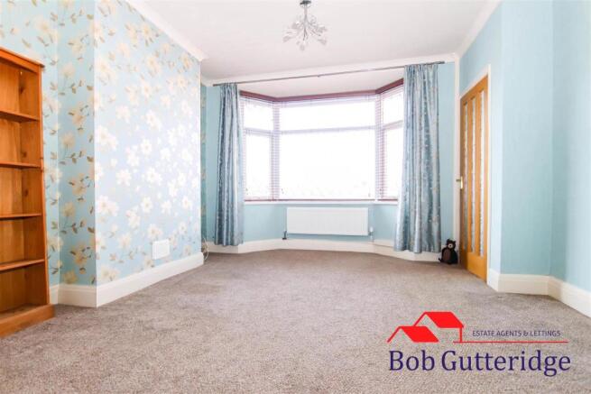 BAY FRONTED THROUGH LOUNGE / DINER
