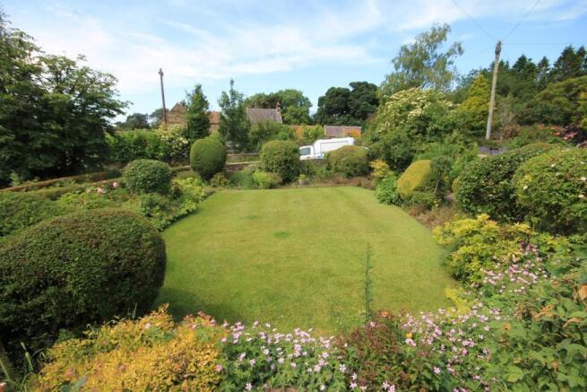 FRONT GARDEN