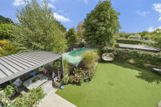 Oak Cottage, 14a Meadow Way, Maidenhead, SL6 2PE23
