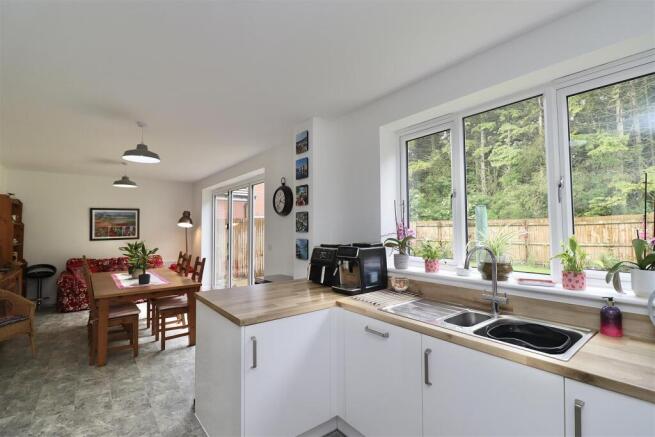 4 bed Detached for sale Image 5